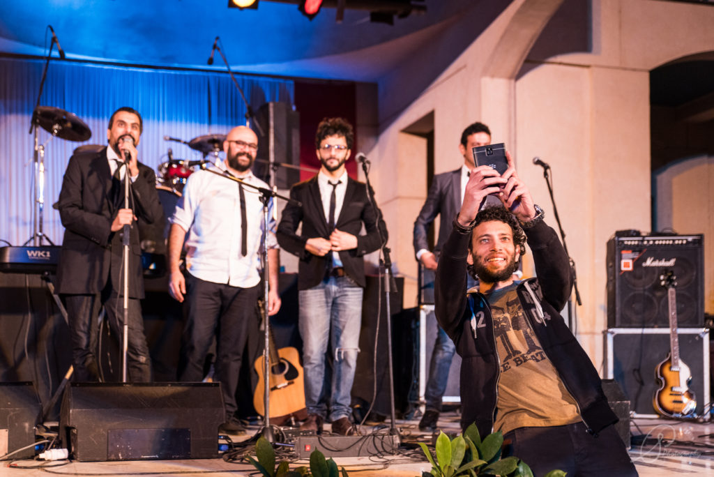 #CairoGigs: 9 Times Our Love Affair with Smartphones Got Way, Way Too Real