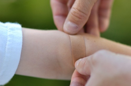 Put-on-bandage-e1443775885965