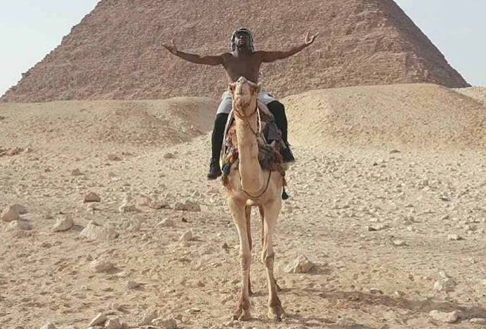 Gloves Off, Kuffiyeh On for Floyd Mayweather at the Pyramids