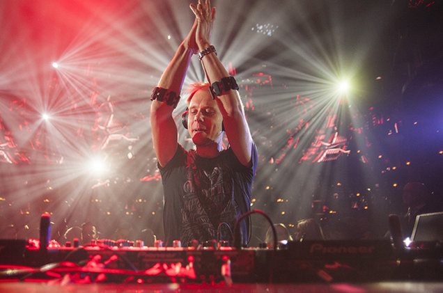 armin-van-buuren-press-photo-2015-billboard-650