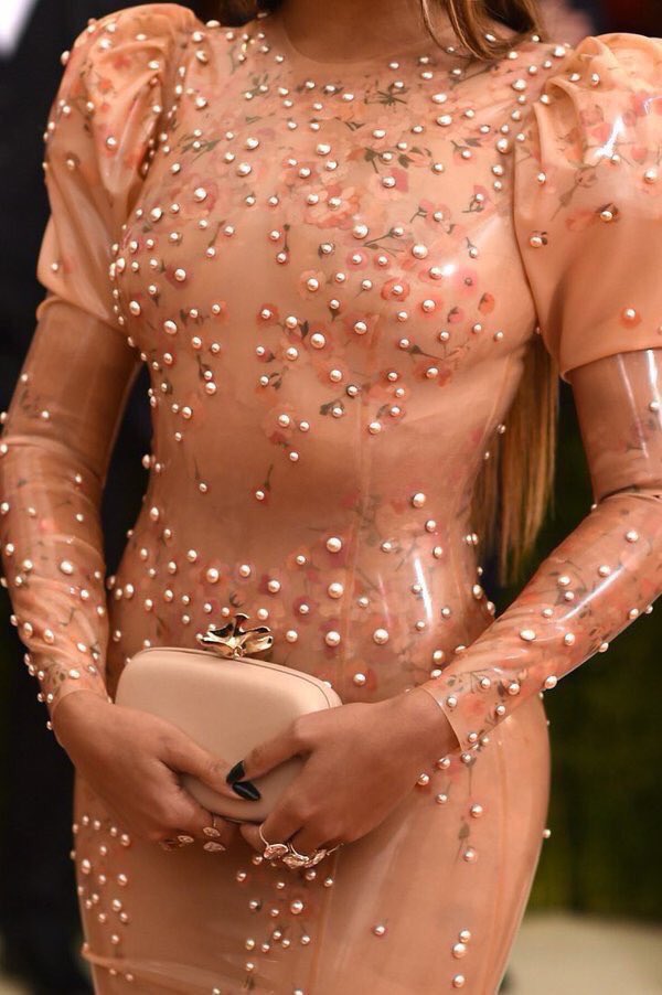 beyonce one pearl 8000$