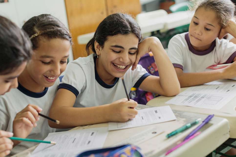 Hanan Dacka at her new school with her new friends in downtown Sao Paulo. Via UNHCR.
