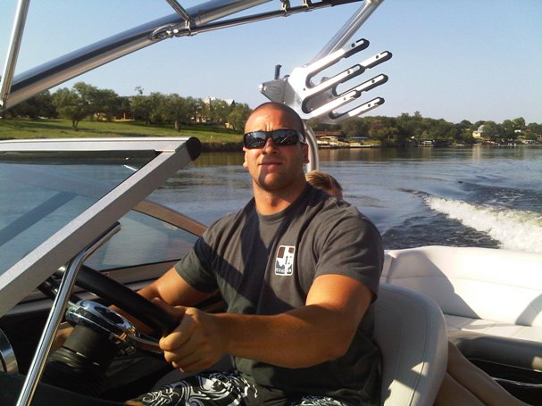 Chuck-driving-boat-for-article