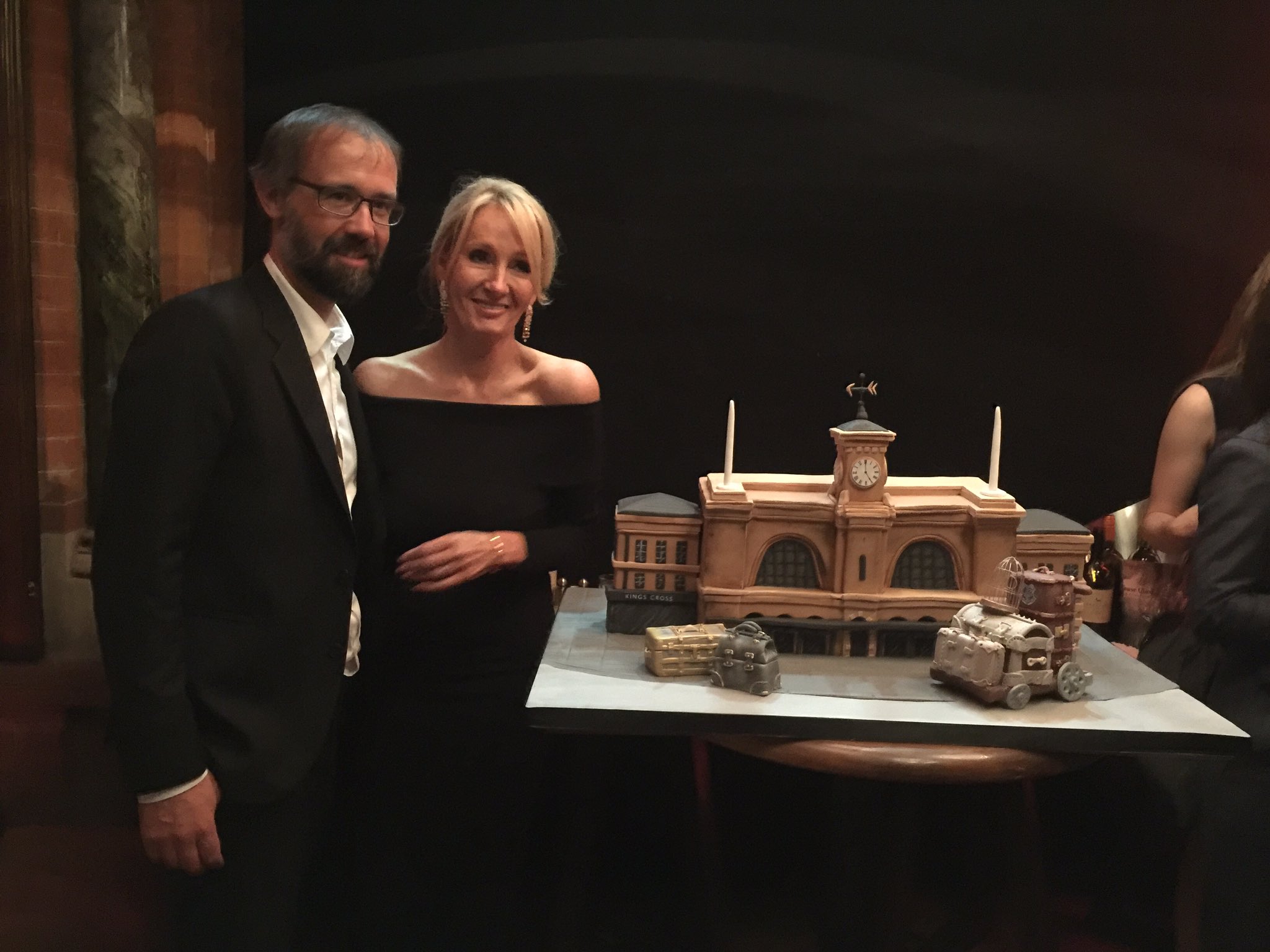 CosBAFaUAAEJ3r_.jpg-large