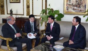 The meeting between Egypt's PM, Sherif Ismail, and Japan's minister of Foreign Affairs, Motome Takisawa. Via the Egyptian cabinet's official website.