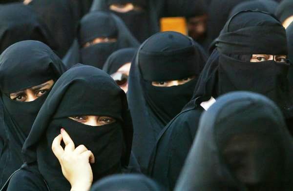 UAE Warns Its Citizens About the Niqab Ban in Switzerland