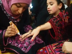 A Palestinian bride gets a Henna painting on her hand. / Via Palestine From My Eyes blog on WordPress.