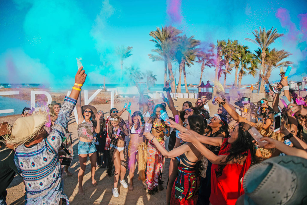 To All the Wandering Boho Chiquitas out There, It’s Time to Travel the Meraki Way!