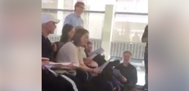 Foreigners at Copenhagen Airport Unexpectedly Start Singing Dalida’s Helwa Ya Baladi