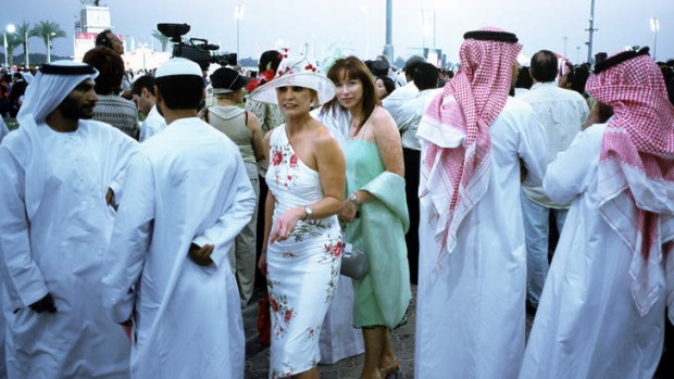 This WhatsApp Group Actually Connects You with Rich Single Men in Dubai
