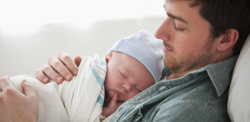 UAE Ministry is drafting Paternity Leave Law For New Fathers