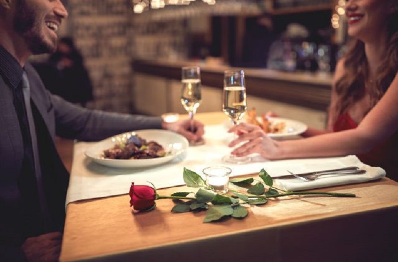 Taking a Closer Look at the Never-Ending Debate of Splitting the Bill on the First Date