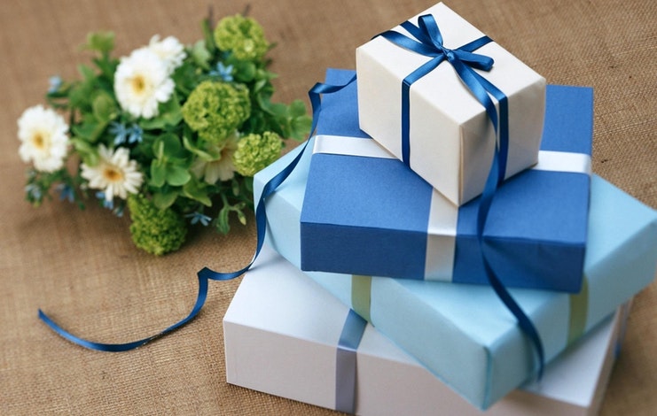Shopping for Someone You Don’t Know? Here’s How to Find the Right Gift