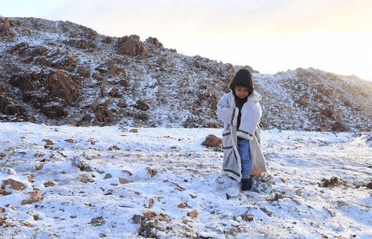 The Traditional Saudi Bedouin Farwa Is Your Best Friend During the Cold December Nights