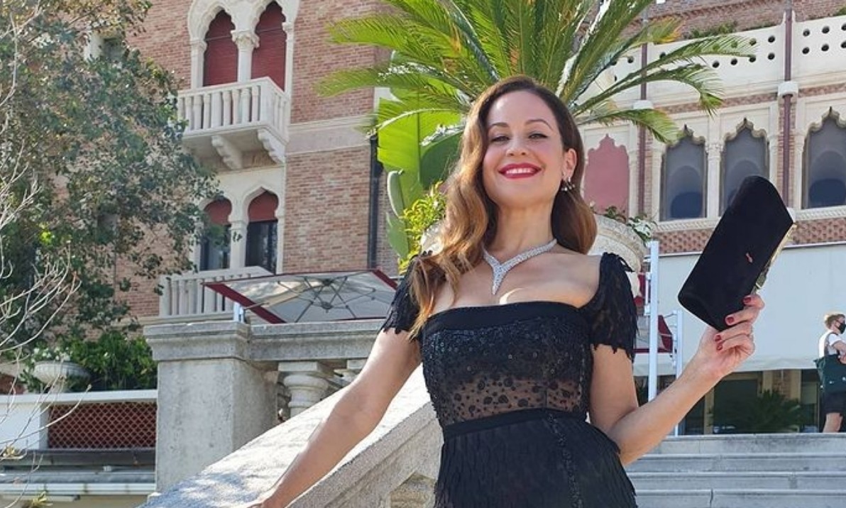 From Lebanon To Hollywood: Raya Abirached Flaunts Dresses From Arab Designers - Scoop Empire From Lebanon To Hollywood: Raya Abirached Flaunts Dresses From Arab Designers - Scoop Empire