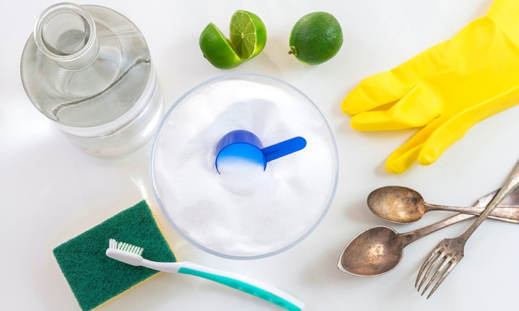 10 DIY Cleaning Hacks all Young Arabs can Ease Themselves With