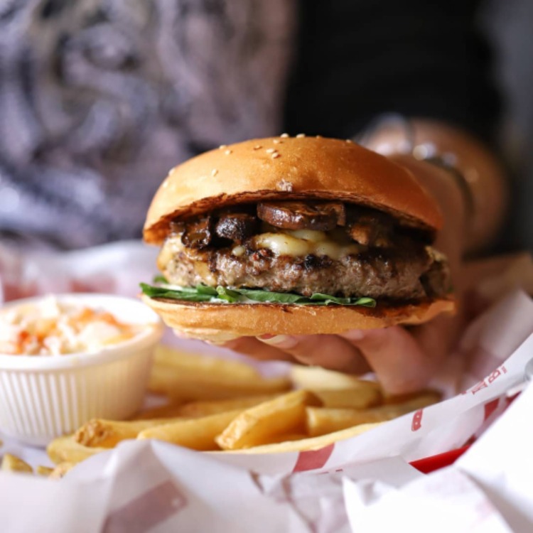 Your Vegan Guide: The Best Vegan Burgers in Cairo