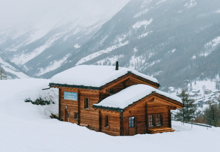 What are the Advantages of Traveling in the Winter?