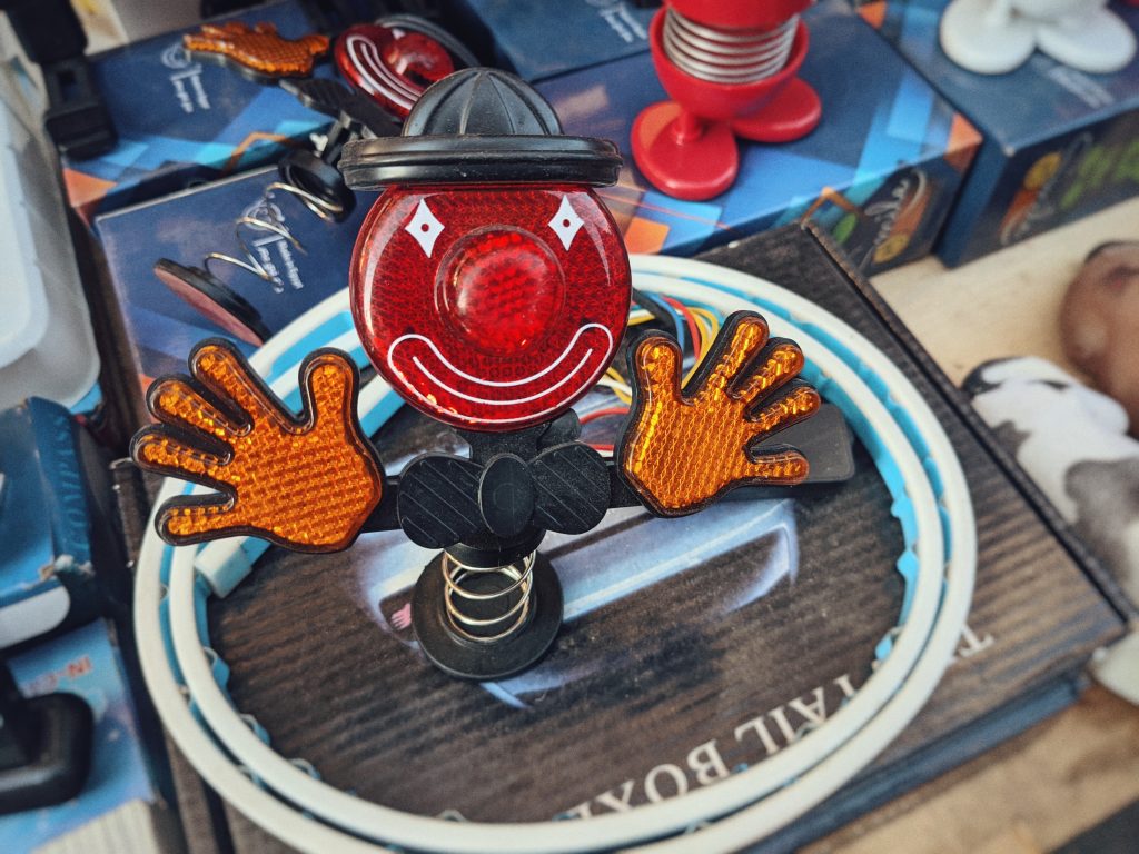 Car accessories market in downtown Cairo