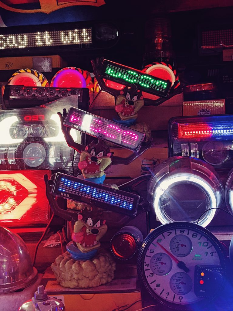 Car accessories market in downtown Cairo