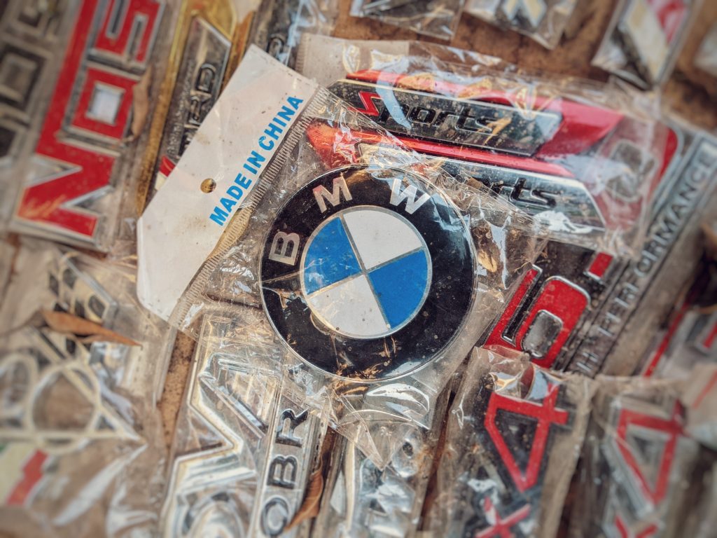 Car accessories market in downtown Cairo