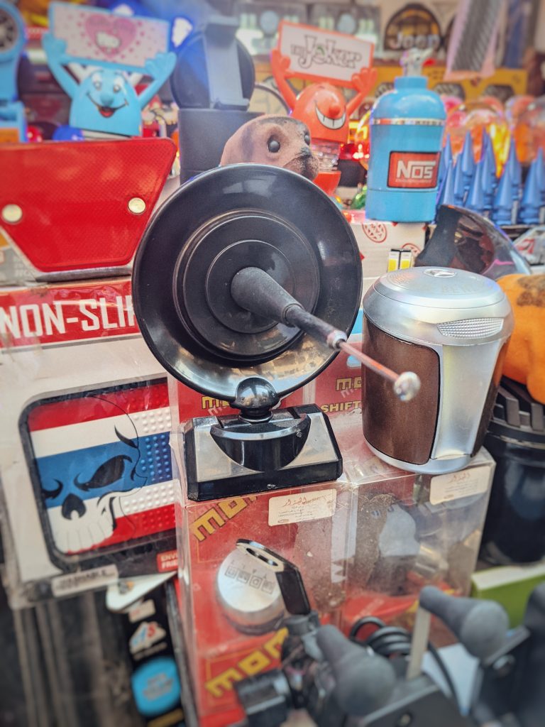 Car accessories market in downtown Cairo