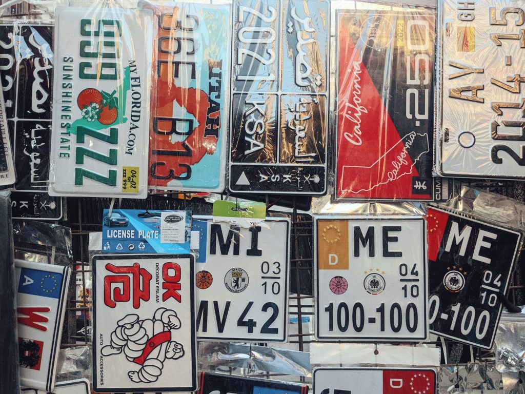 Car accessories market in downtown Cairo