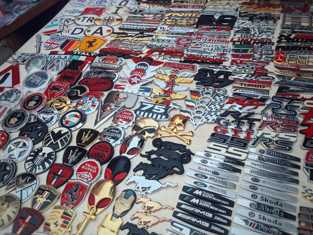 Car accessories market in downtown Cairo