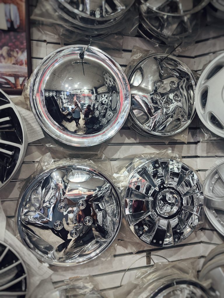 Car accessories market in downtown Cairo