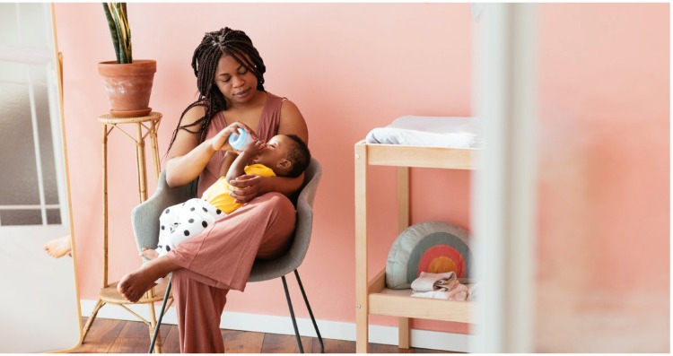 Breastfeeding vs. Formula: The Pros and Cons