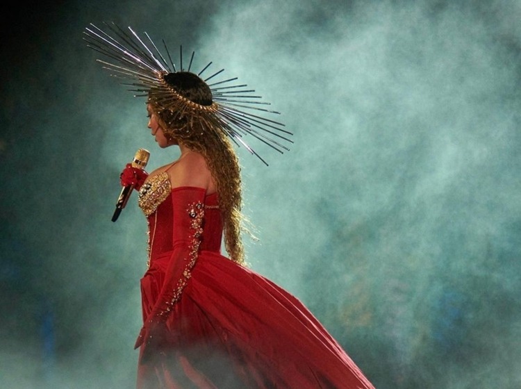 After 4-Year Hiatus Beyoncé Dazzles The World With Her Dubai Concert