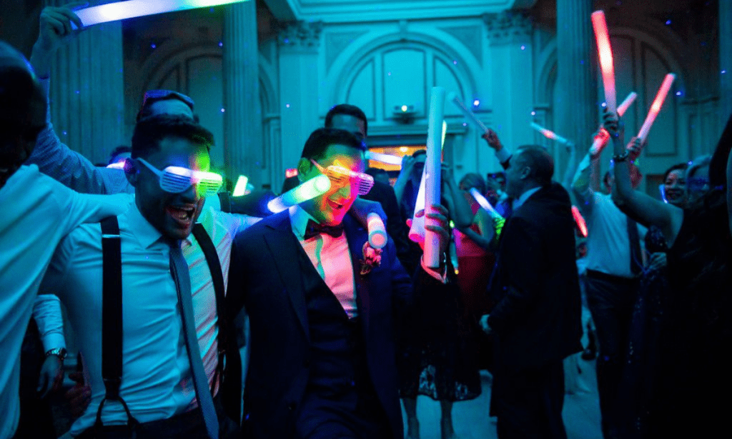 From Wedding Mirrors To Dance Bubbles: Elevate Your Arab Wedding With These 5 Creative Twists