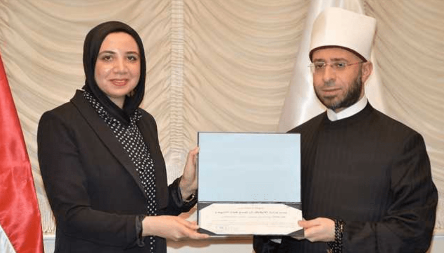 Meet Yasmine Mustafa: The Egyptian Scientist Honored by the Minister of Endowments