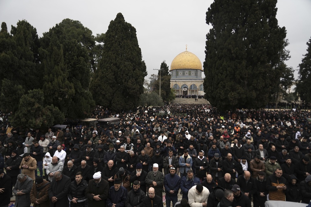90,000 Palestinians Attend First Friday Prayer of Ramadan at Al-Aqsa Mosque
