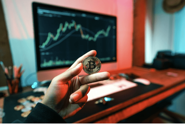 Which Strategy Reaps Higher Rewards for Investors in Volatile Markets?